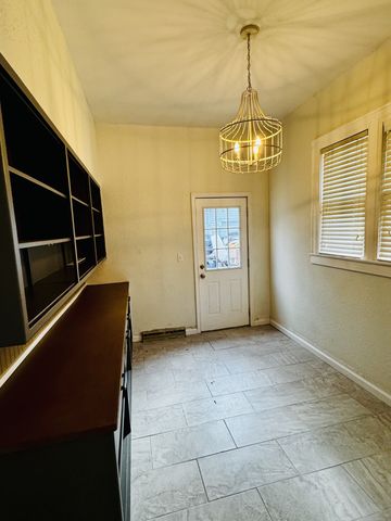 321 Walnut St, Paris, TN 38242