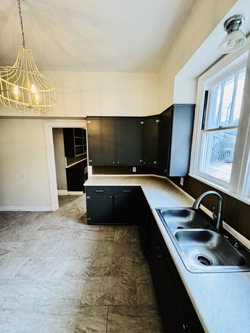 321 Walnut St, Paris, TN 38242