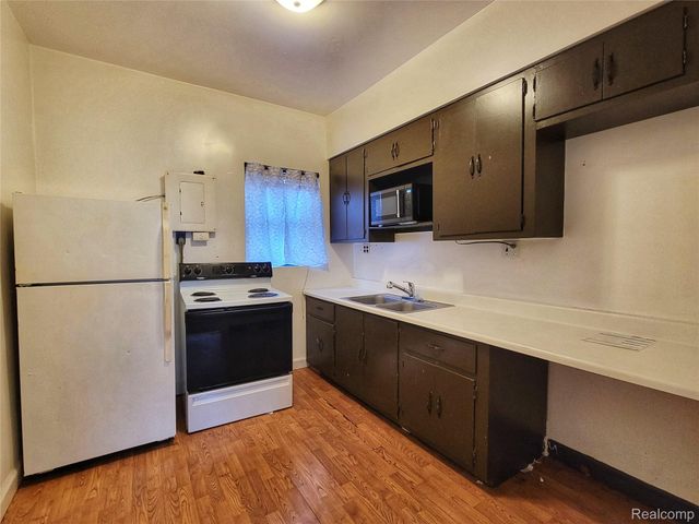 34633 Brush Street, Wayne, MI 48184