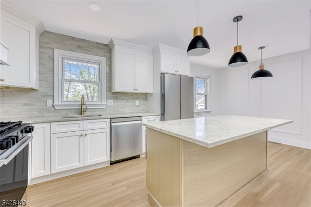 27 Merritt Ave, Bergenfield Boro, NJ 07621