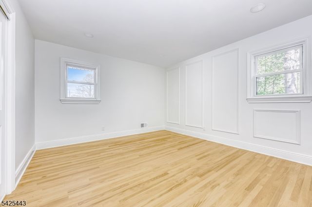 27 Merritt Ave, Bergenfield Boro, NJ 07621