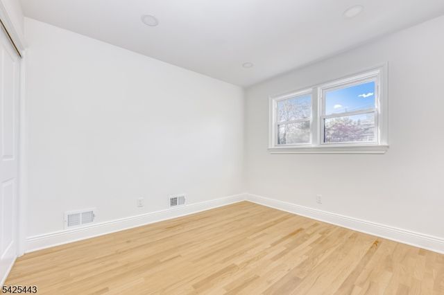 27 Merritt Ave, Bergenfield Boro, NJ 07621