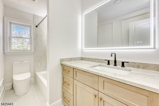 27 Merritt Ave, Bergenfield Boro, NJ 07621