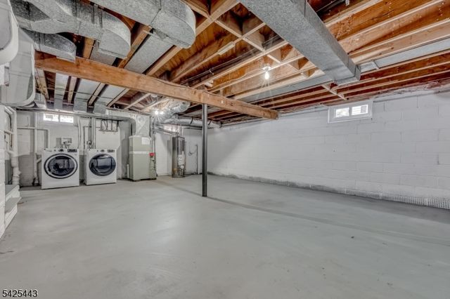 27 Merritt Ave, Bergenfield Boro, NJ 07621