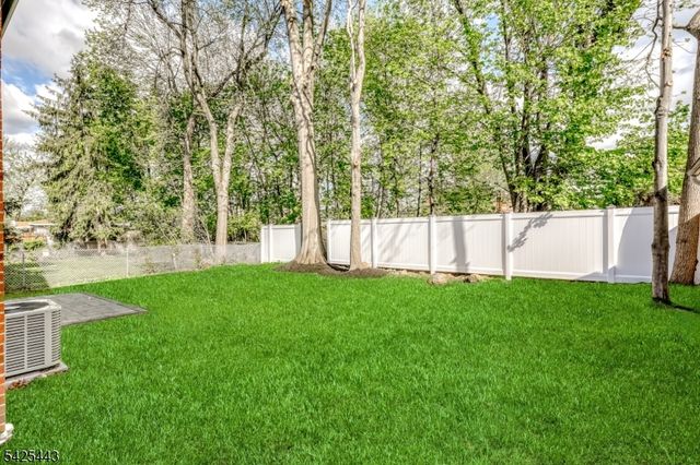 27 Merritt Ave, Bergenfield Boro, NJ 07621