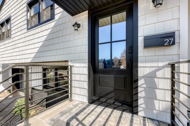 27 Merritt Ave, Bergenfield Boro, NJ 07621