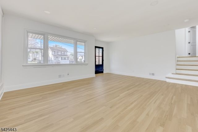 27 Merritt Ave, Bergenfield Boro, NJ 07621