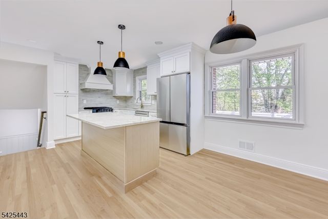 27 Merritt Ave, Bergenfield Boro, NJ 07621