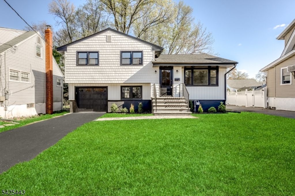 27 Merritt Ave, Bergenfield Boro, NJ 07621