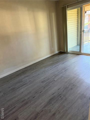 9925 Bunker Hill Drive F, St Louis, MO 63123