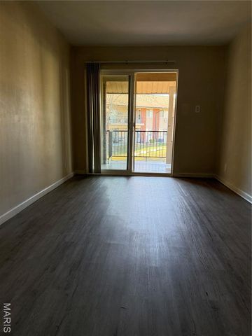 9925 Bunker Hill Drive F, St Louis, MO 63123