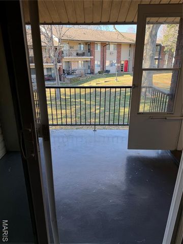 9925 Bunker Hill Drive F, St Louis, MO 63123