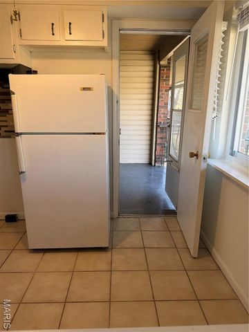 9925 Bunker Hill Drive F, St Louis, MO 63123