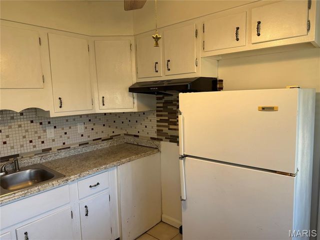 9925 Bunker Hill Drive F, St Louis, MO 63123