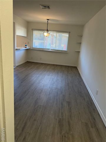 9925 Bunker Hill Drive F, St Louis, MO 63123