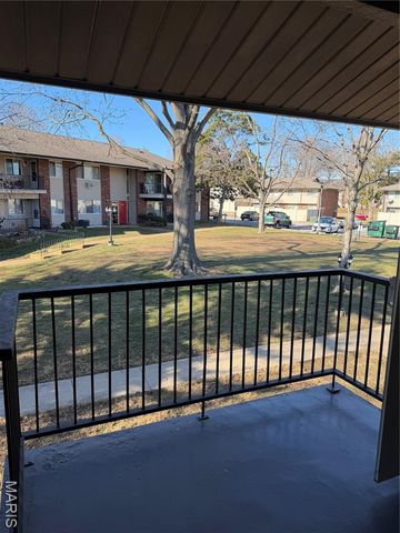 9925 Bunker Hill Drive F, St Louis, MO 63123