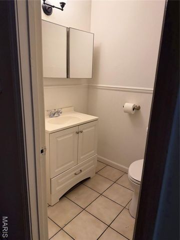 9925 Bunker Hill Drive F, St Louis, MO 63123