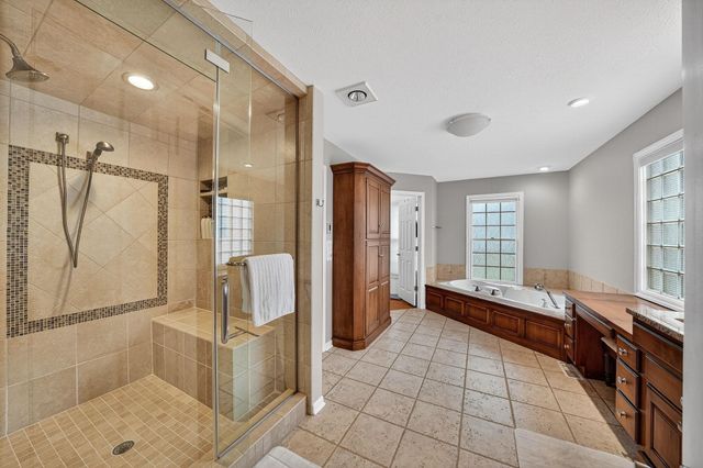 51362 Amesburry Way, Granger, IN 46530