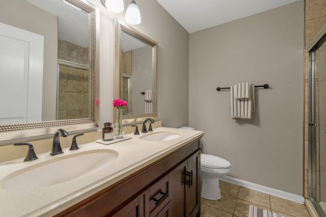 1890 Shorewood Drive W, Hoffman Estates, IL 60192