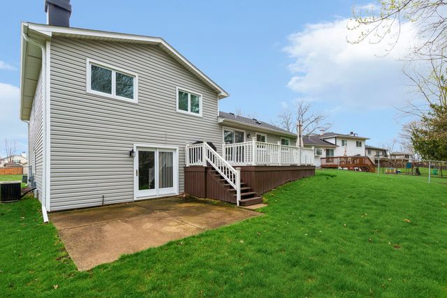 1890 Shorewood Drive W, Hoffman Estates, IL 60192