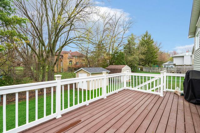 1890 Shorewood Drive W, Hoffman Estates, IL 60192