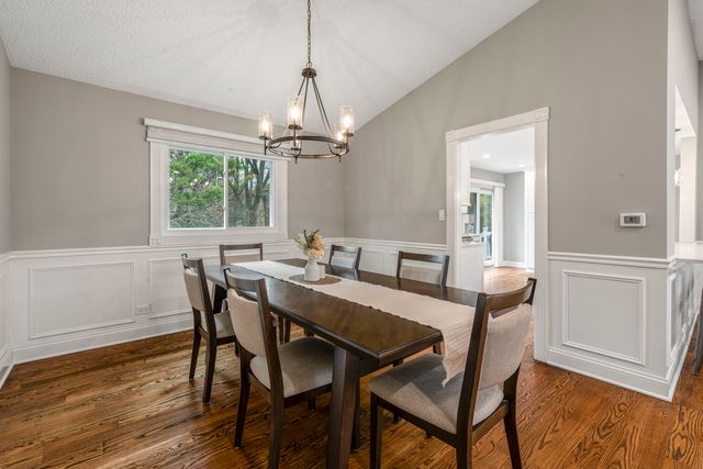 1890 Shorewood Drive W, Hoffman Estates, IL 60192