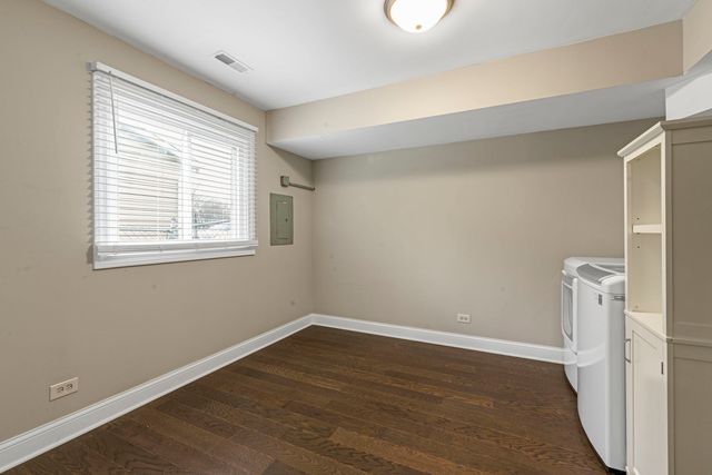 1890 Shorewood Drive W, Hoffman Estates, IL 60192