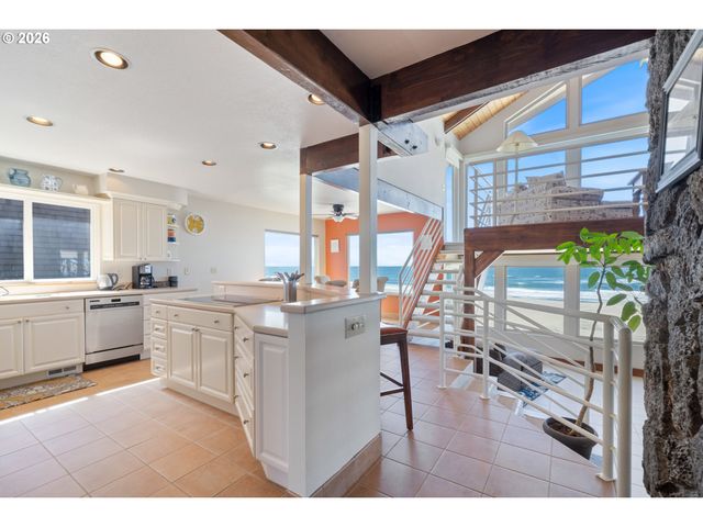 34650 OCEAN Dr, Pacific City, OR 97135