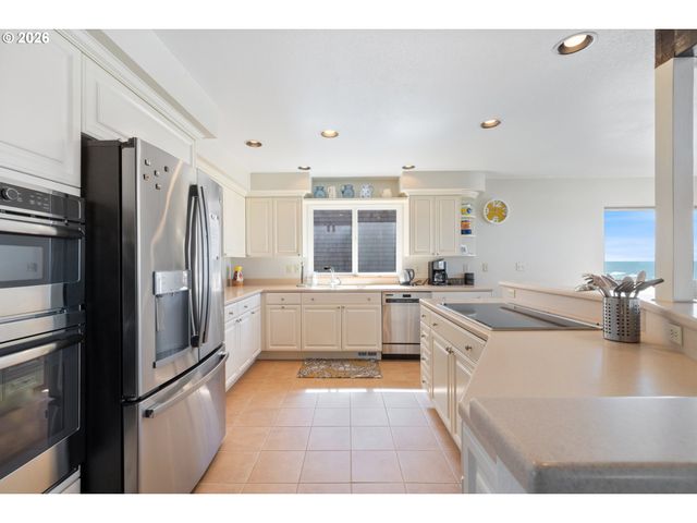 34650 OCEAN Dr, Pacific City, OR 97135