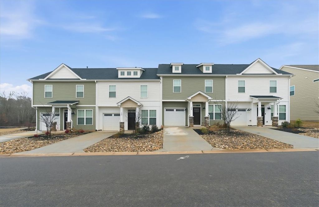 427 Bee Cove Way, Pendleton, SC 29670