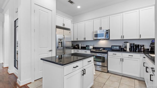 7342 Oak Manor Dr Apt 6204, San Antonio, TX 78229