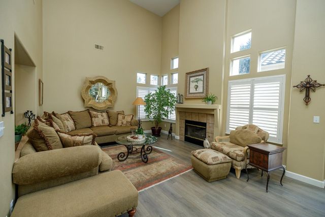 404 Solmar Ct, Oakdale, CA 95361