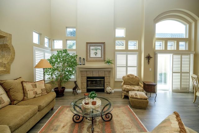 404 Solmar Ct, Oakdale, CA 95361