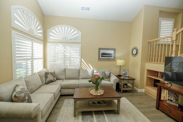 404 Solmar Ct, Oakdale, CA 95361