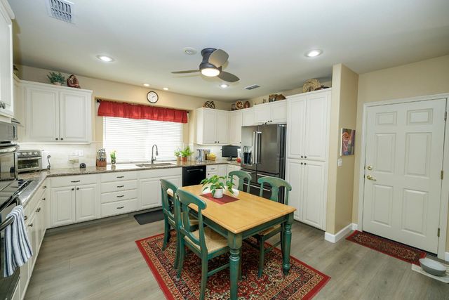 404 Solmar Ct, Oakdale, CA 95361