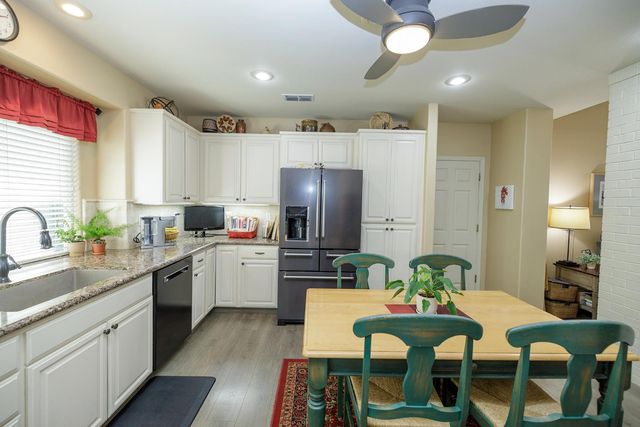 404 Solmar Ct, Oakdale, CA 95361