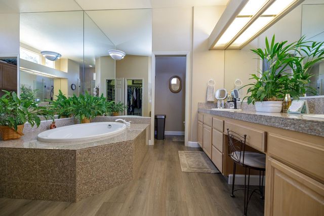 404 Solmar Ct, Oakdale, CA 95361