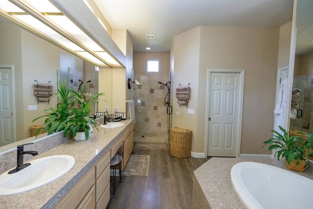 404 Solmar Ct, Oakdale, CA 95361