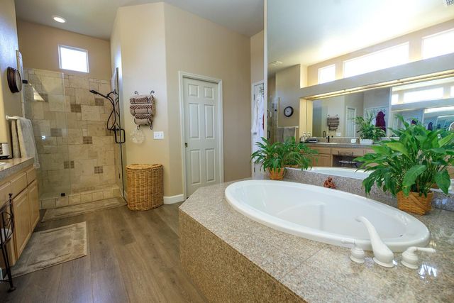 404 Solmar Ct, Oakdale, CA 95361