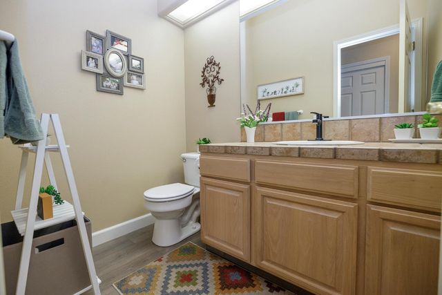 404 Solmar Ct, Oakdale, CA 95361