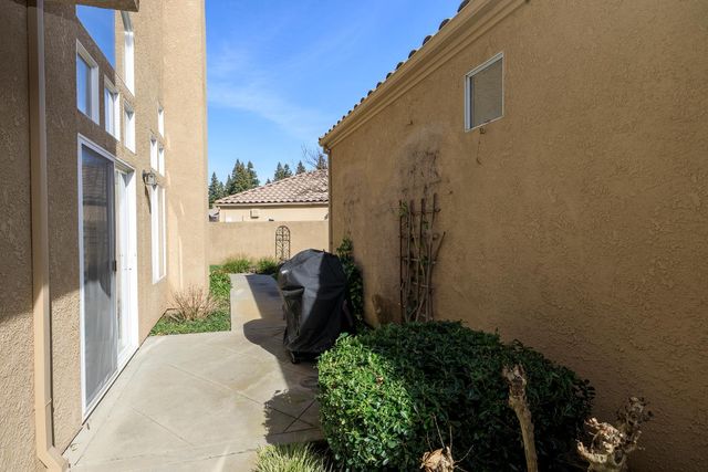 404 Solmar Ct, Oakdale, CA 95361