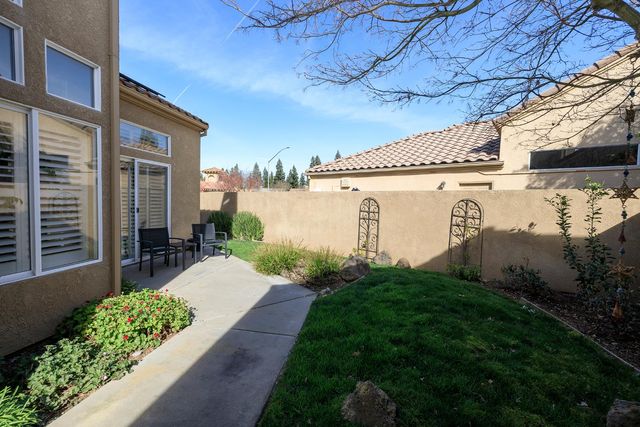 404 Solmar Ct, Oakdale, CA 95361