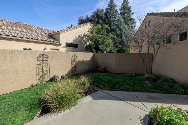 404 Solmar Ct, Oakdale, CA 95361