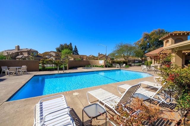 404 Solmar Ct, Oakdale, CA 95361