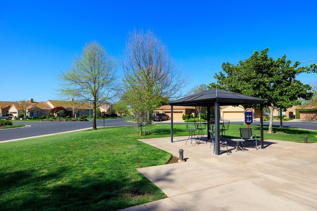 404 Solmar Ct, Oakdale, CA 95361