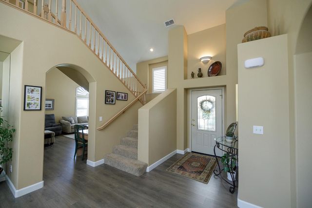 404 Solmar Ct, Oakdale, CA 95361