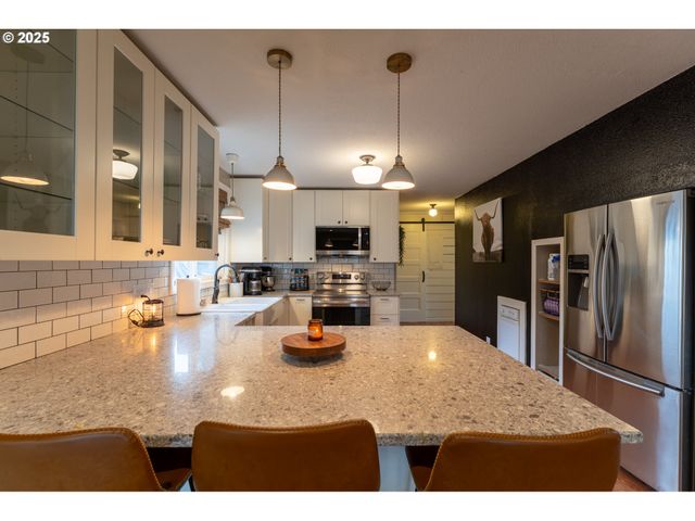 607 GETCHELL St, Amity, OR 97101