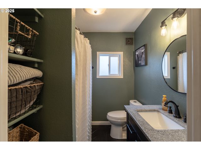 607 GETCHELL St, Amity, OR 97101