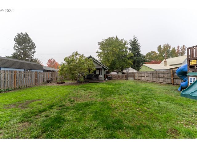 607 GETCHELL St, Amity, OR 97101
