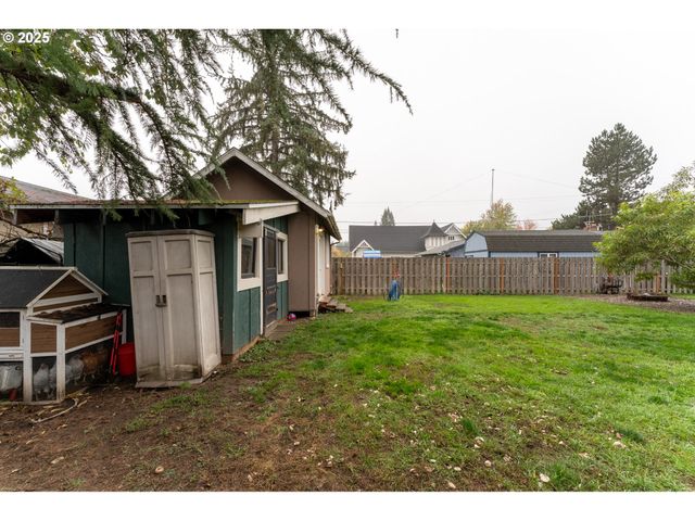 607 GETCHELL St, Amity, OR 97101